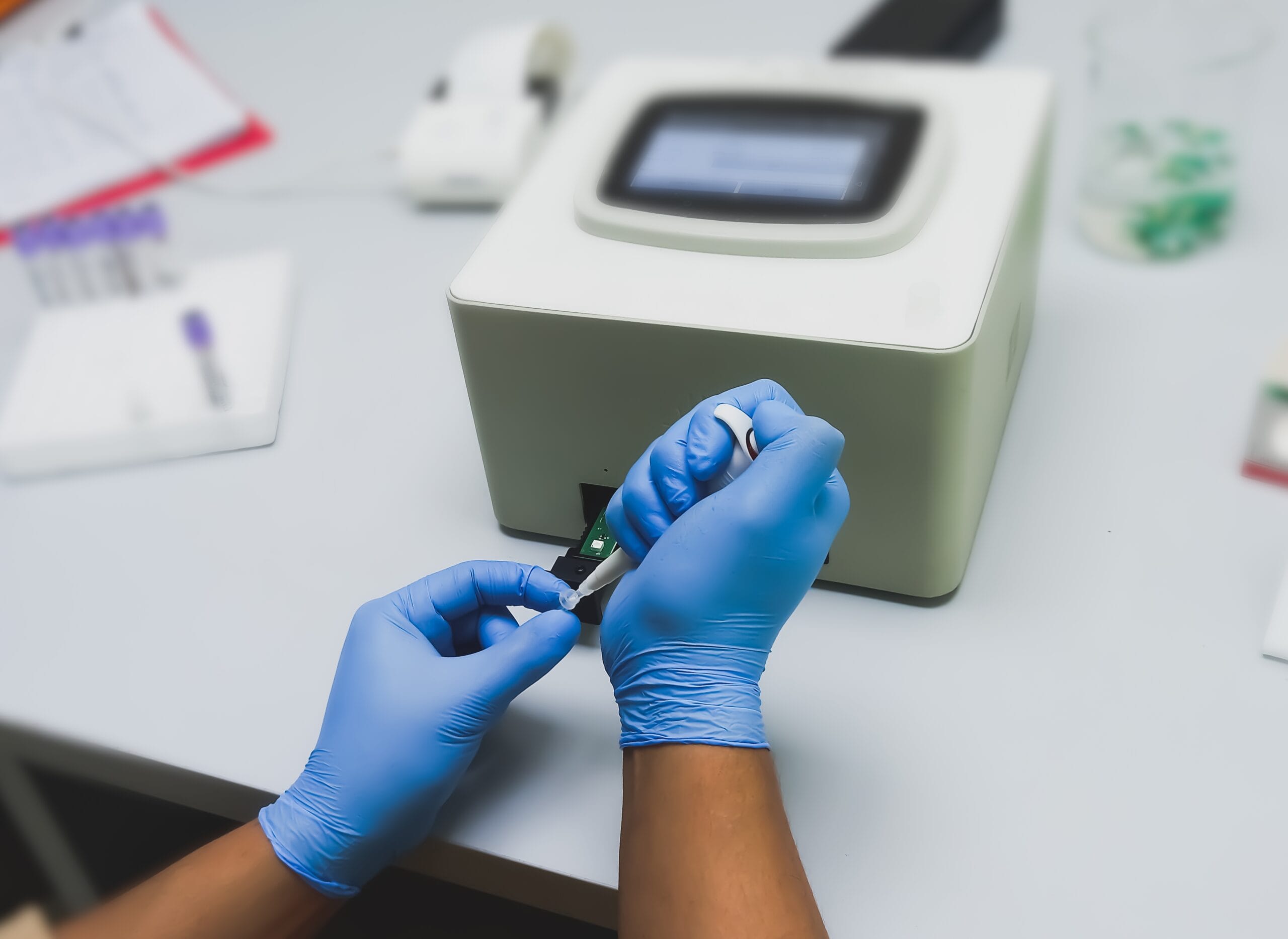 Scientist,pipetting,sample,for,pcr,test,at,pcr,machine.,pipette